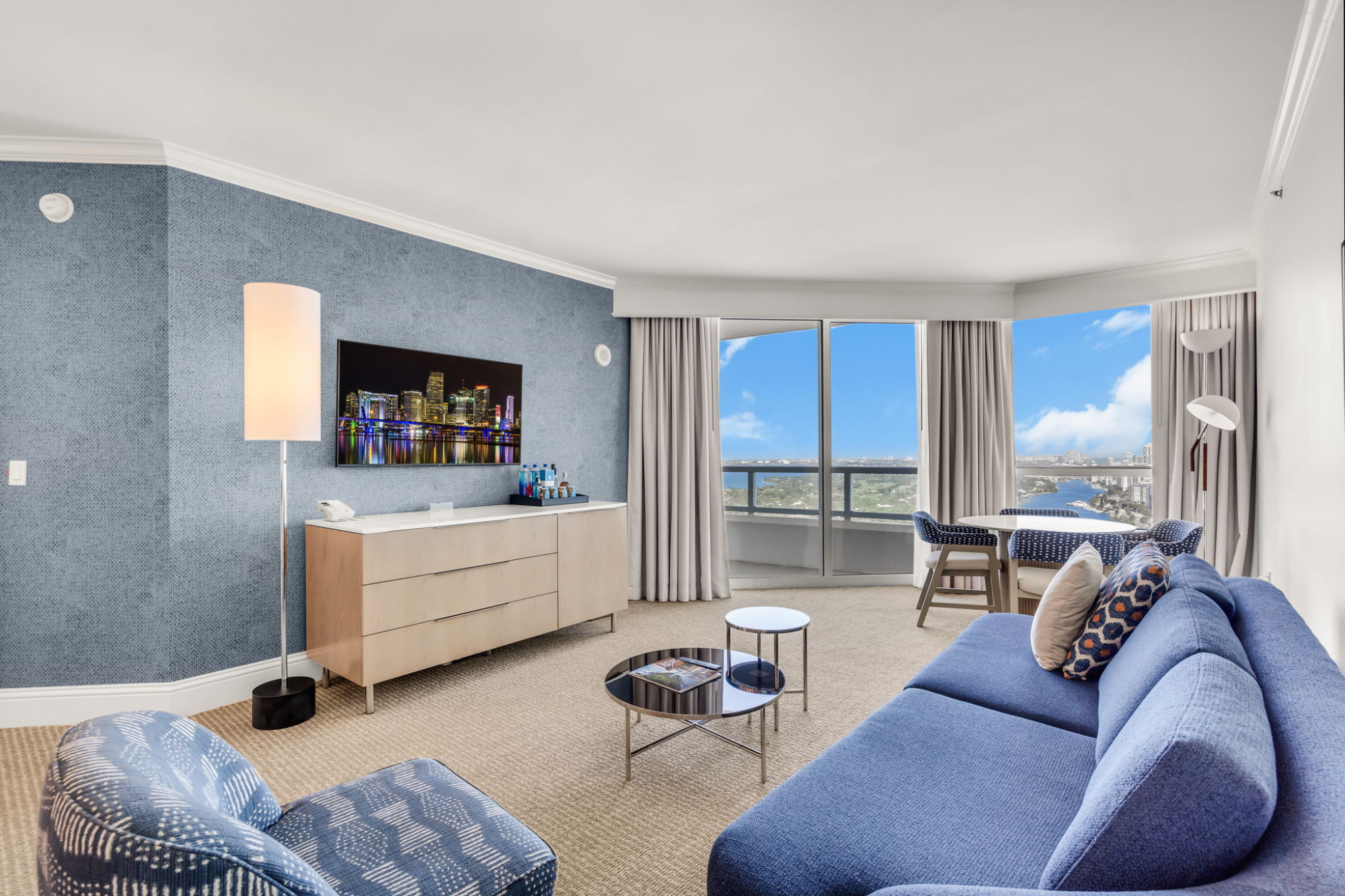 22911 - Fontainebleau Tresor 1 BDRM Ocean + Pool View