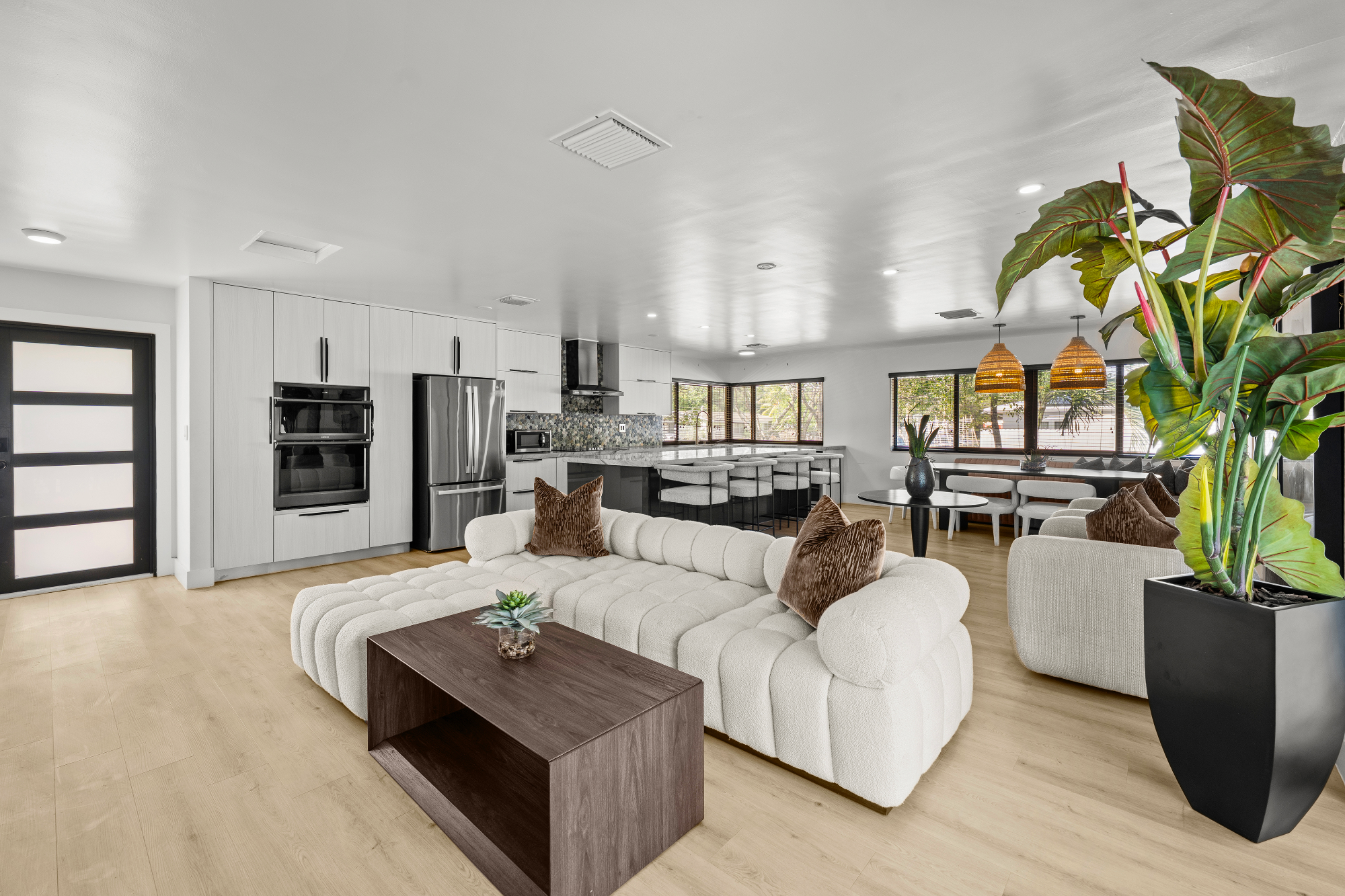 Fairway Villa - 11315 NE 12 AVE - Fairway Villa 5 BD / 2.5 BA Pool w Putting Green