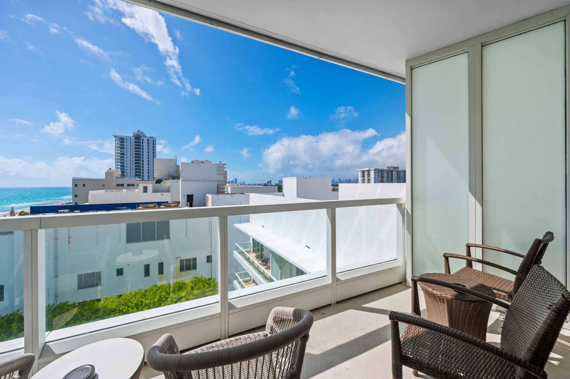 30918 - Sorrento JR Suite Ocean + Pool View 1 Free Parking Fontainebleau