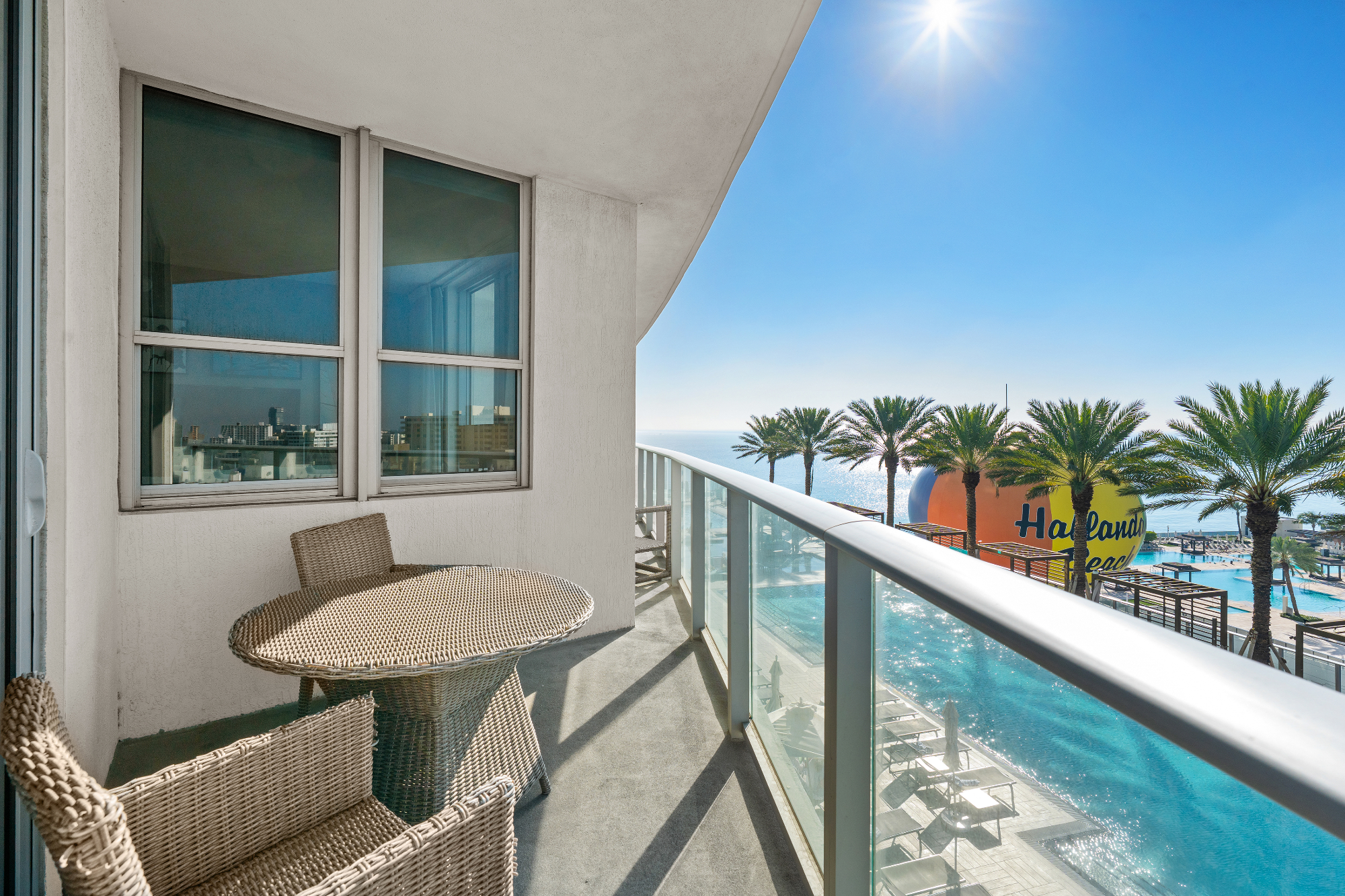 Hyde 1011 - Beachfront Hotel 2 Bedroom 2 Bath LYFE Resort